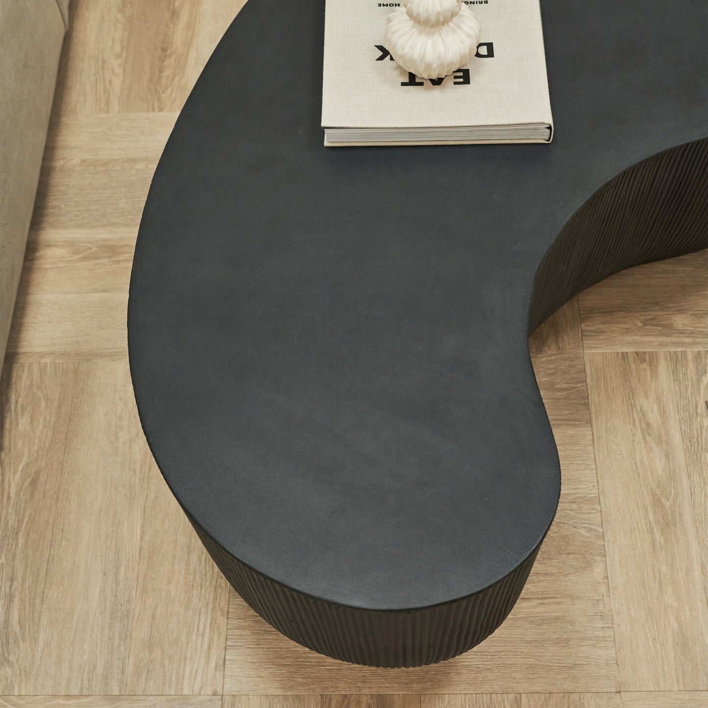 Leonardo - Minimal Onyx Shaped Coffee Table Large Black