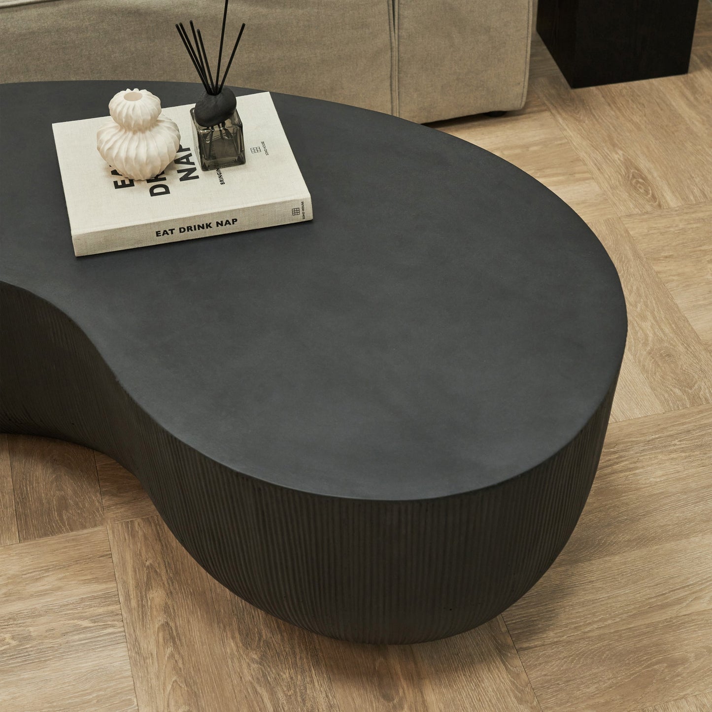 Leonardo - Minimal Onyx Shaped Coffee Table Large Black